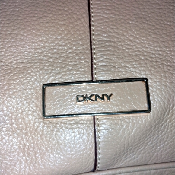 DKNY extra large tan Pebble leather purse tote - Picture 2 of 15